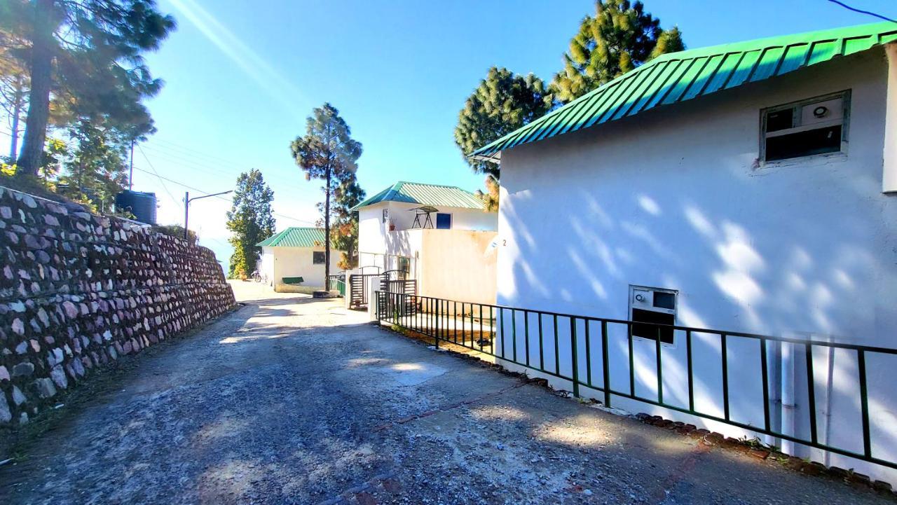 Blue Pine Orchards - Villas Lansdowne Buitenkant foto
